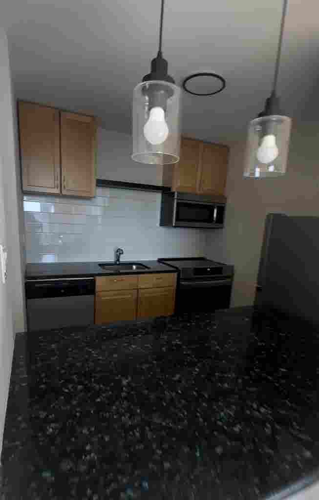 2nd bedroom in apartment near LUC