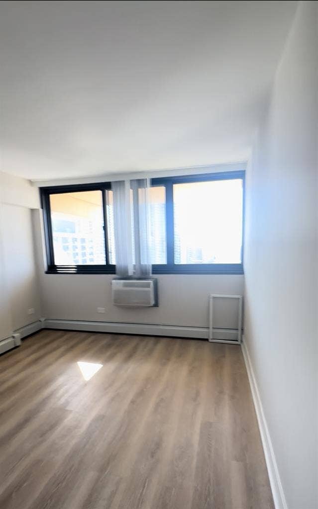 2nd bedroom in apartment near LUC