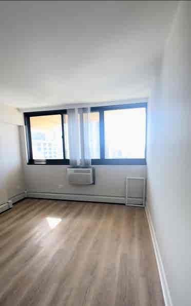 2nd bedroom in apartment near LUC