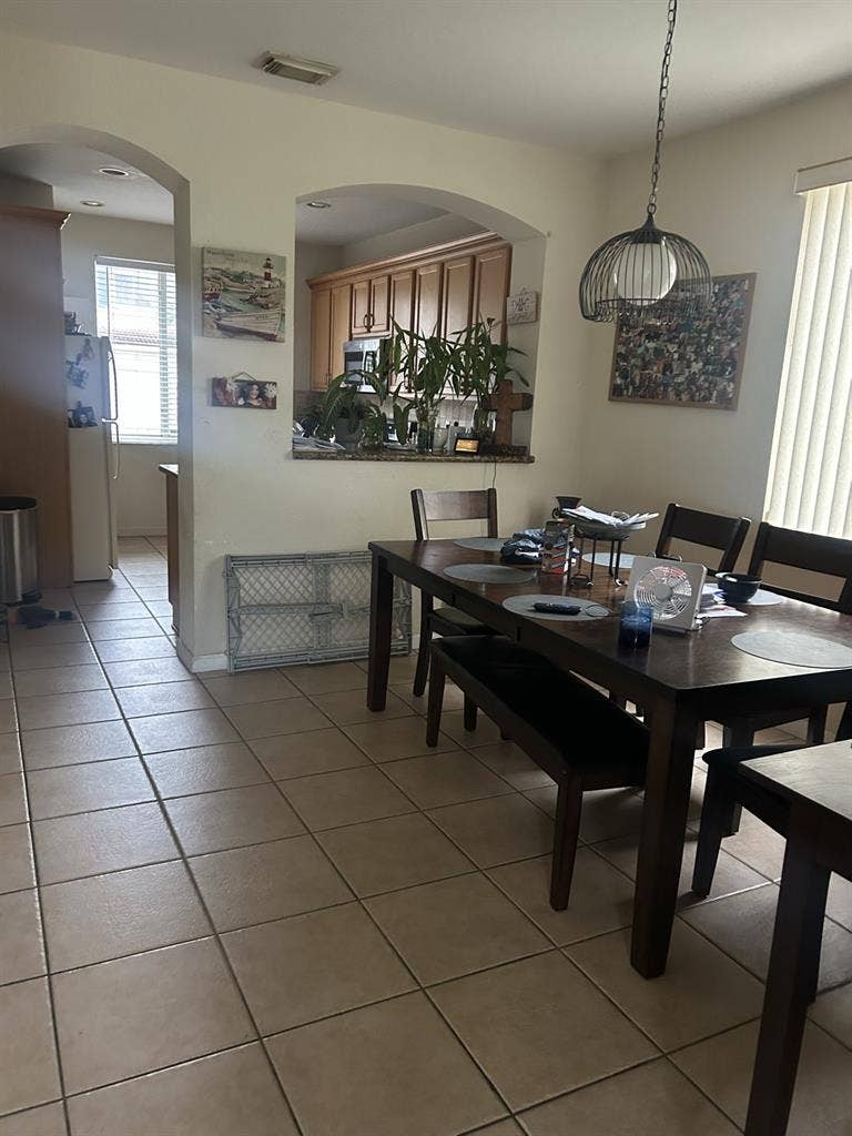 Share my beautiful safe townhouse.