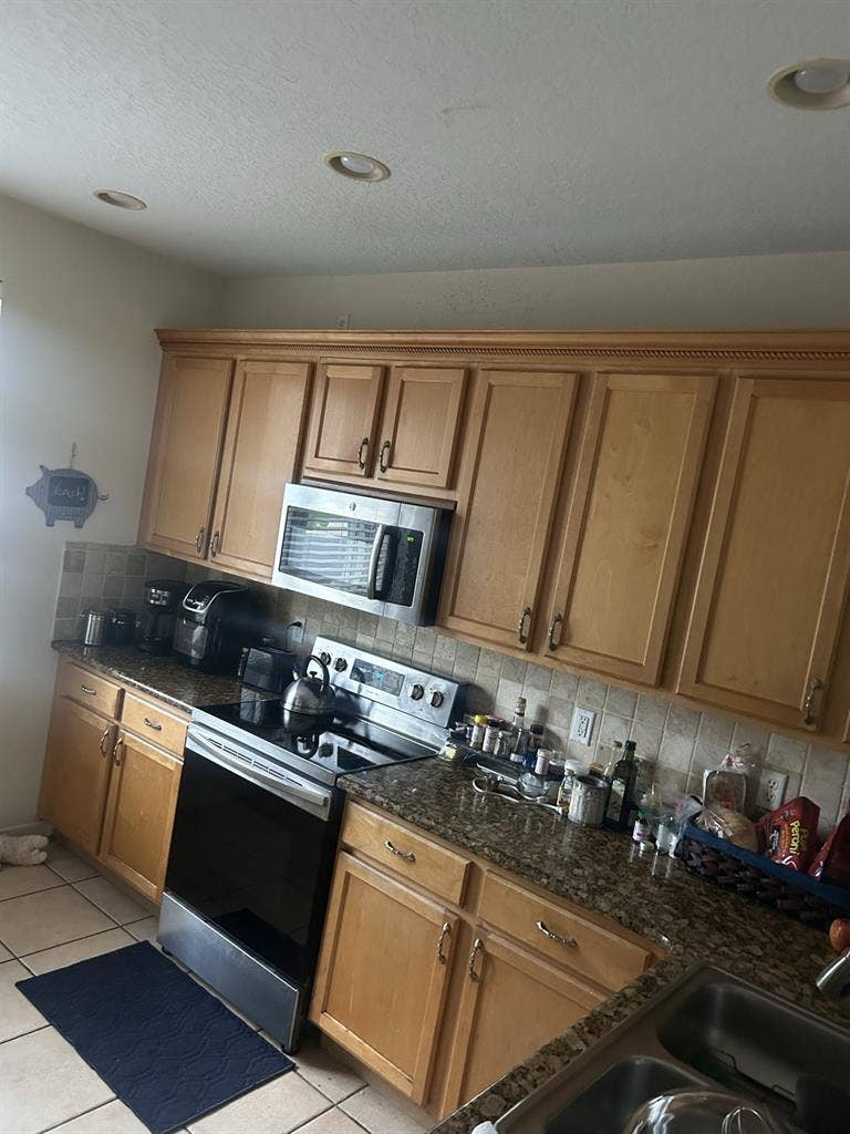 Share my beautiful safe townhouse.