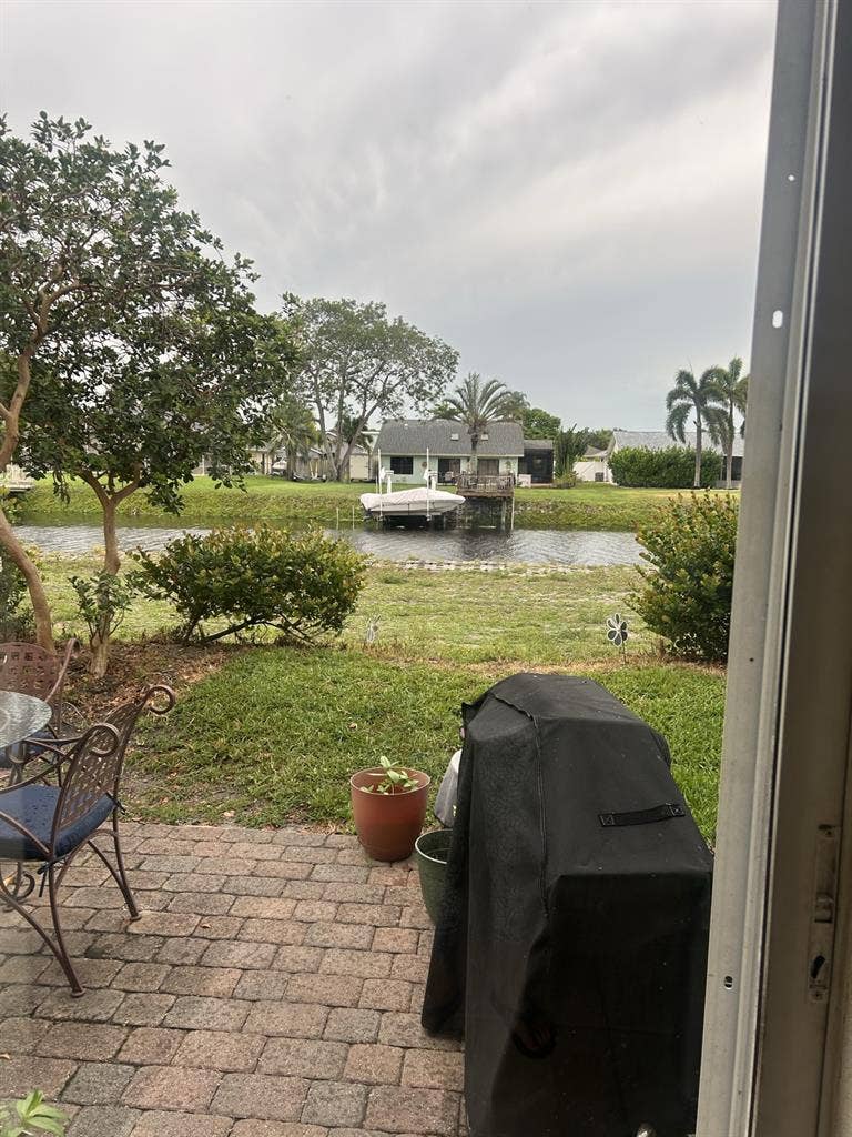 Share my beautiful safe townhouse.