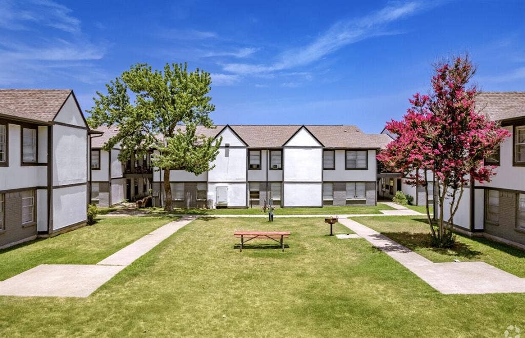 Looking for a roommate