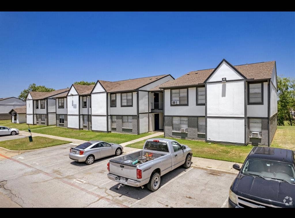 Looking for a roommate