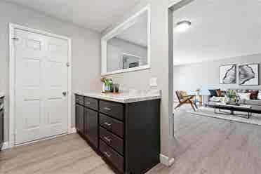 Bedroom Apartments for Rent!