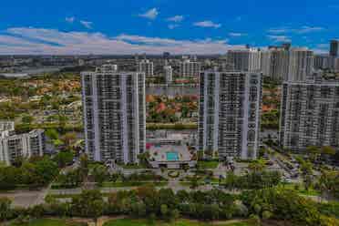 Aventura Views