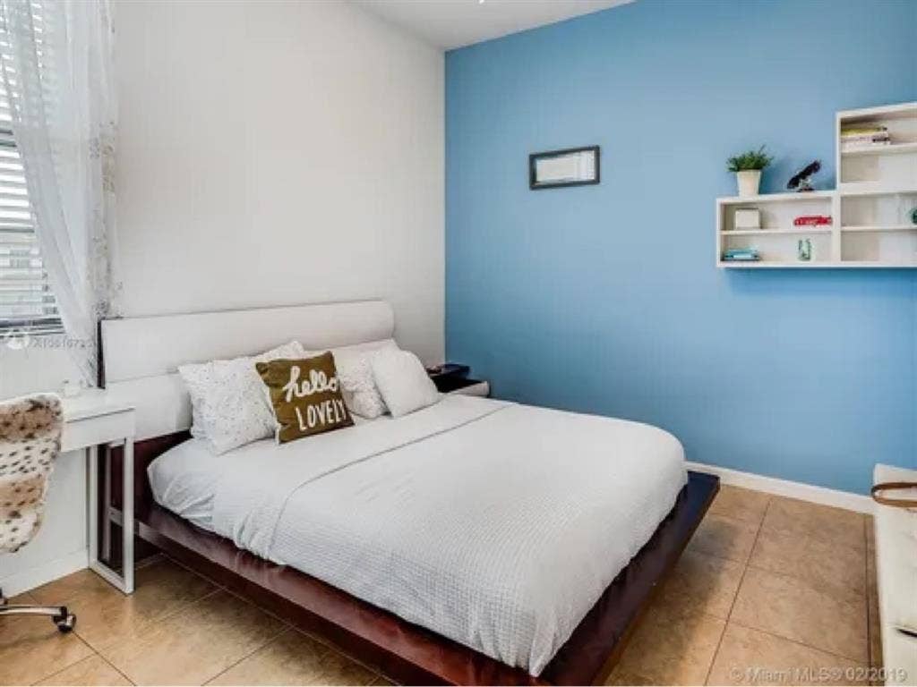 Move into Modern: Prime location!
