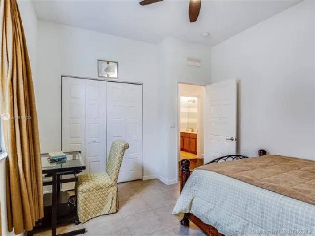 Move into Modern: Prime location!