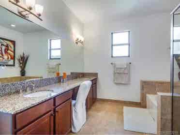 Move into Modern: Prime location!