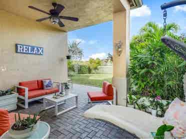 Move into Modern: Prime location!