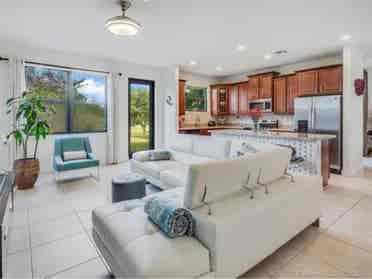 Move into Modern: Prime location!