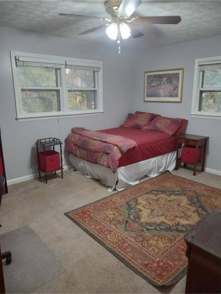 Furnished room w private bathroom