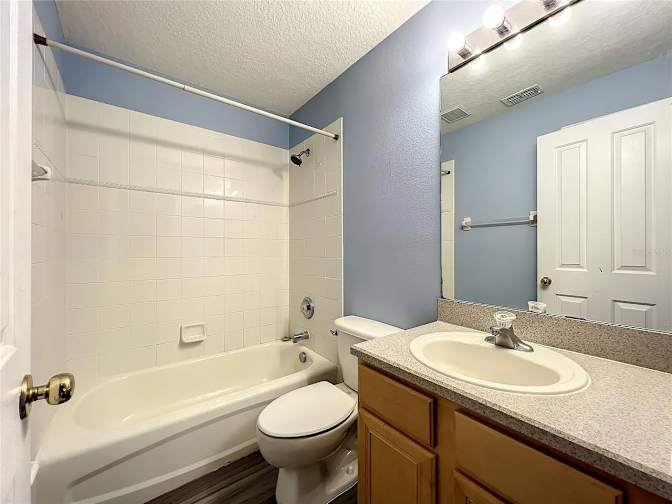 Townhouse: Private Bed and Bath