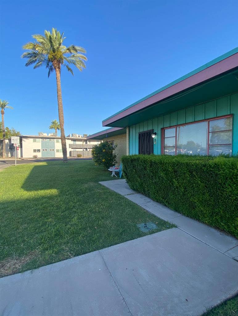 Midtown Phoenix Apartment Room