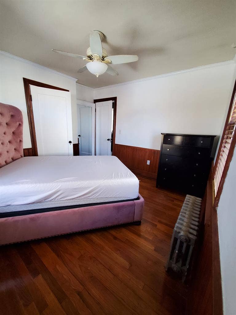 “Private Room in Well-Maintained H