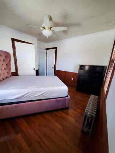 “Private Room in Well-Maintained H