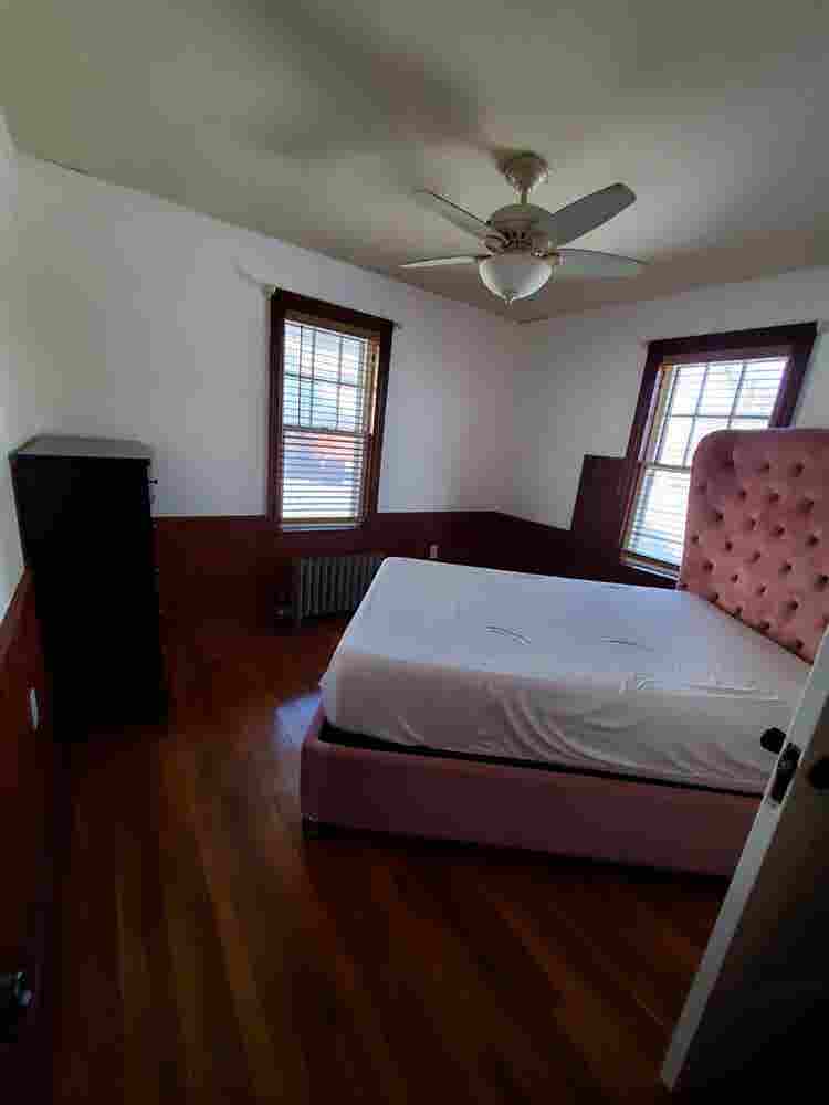 “Private Room in Well-Maintained H