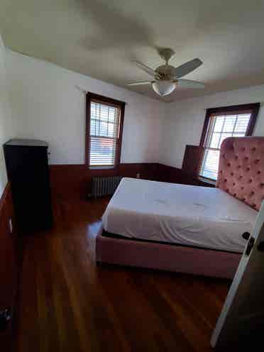 “Private Room in Well-Maintained H