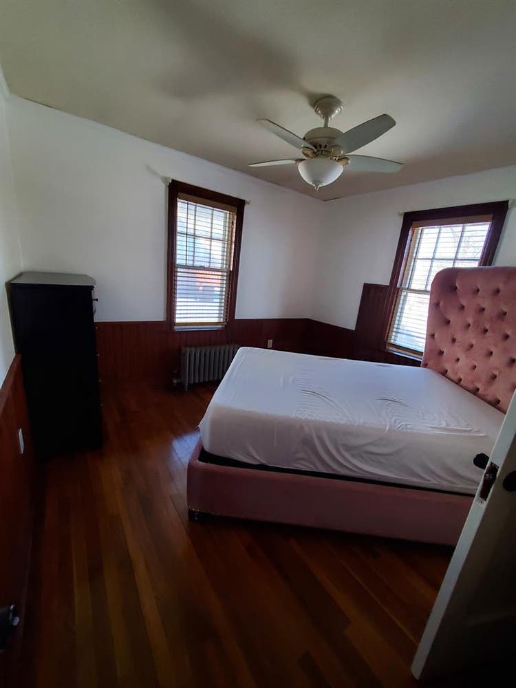 “Private Room in Well-Maintained H