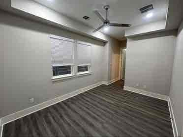 3 Story House, 2 Rooms available!