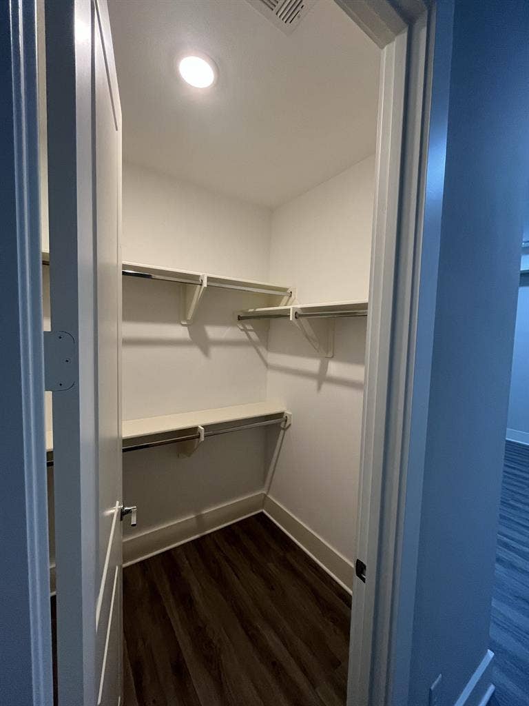 3 Story House, 2 Rooms available!