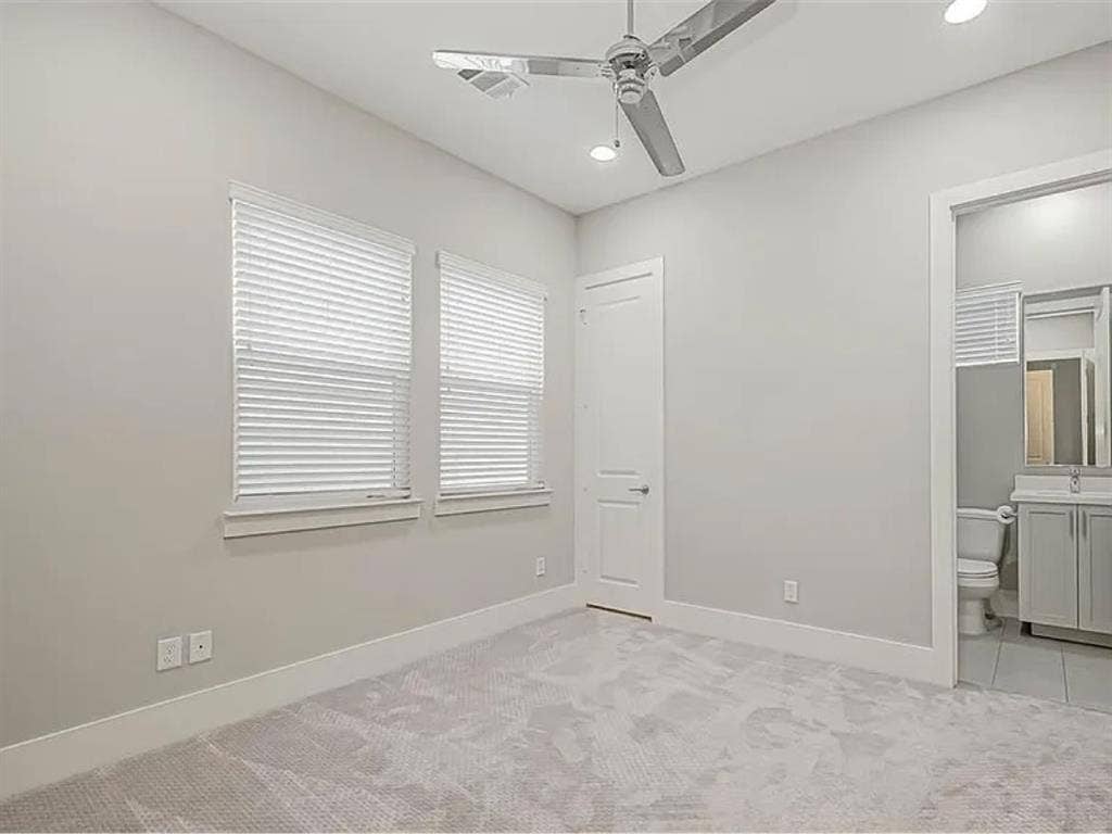 3 Story House, 2 Rooms available!