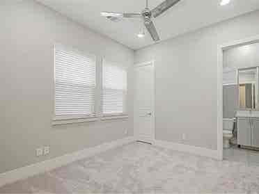 3 Story House, 2 Rooms available!