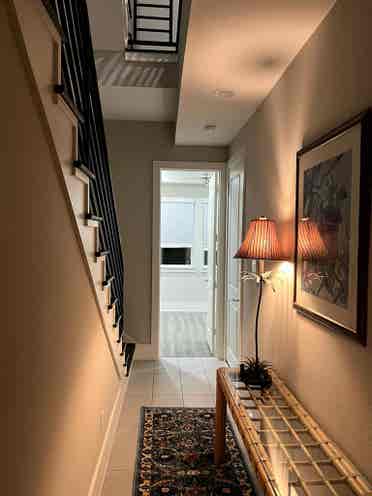 3 Story House, 2 Rooms available!