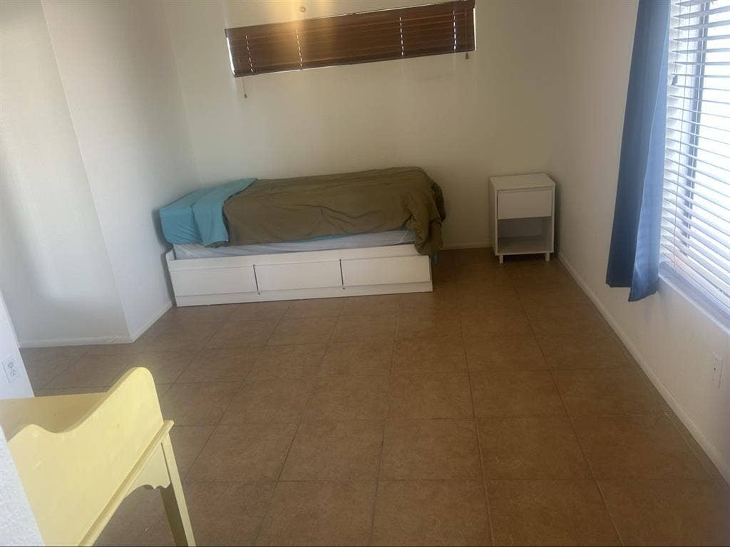 Private room in N.Phx (for FEMALE)