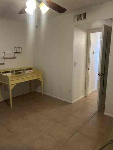 Private room in 
house, N.Phx