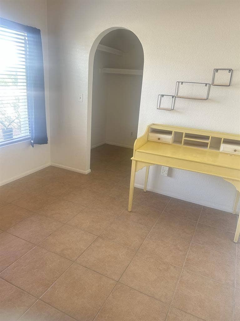 Private room in N.Phx (for FEMALE)
