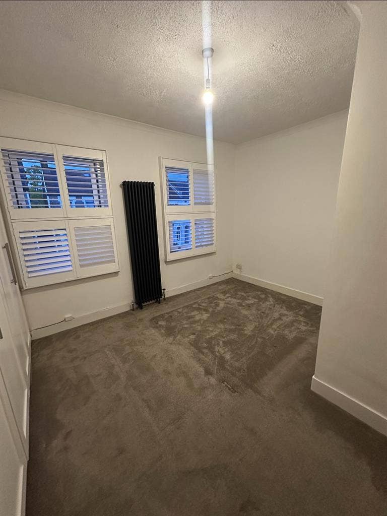 Two Flat mates wanted (F)