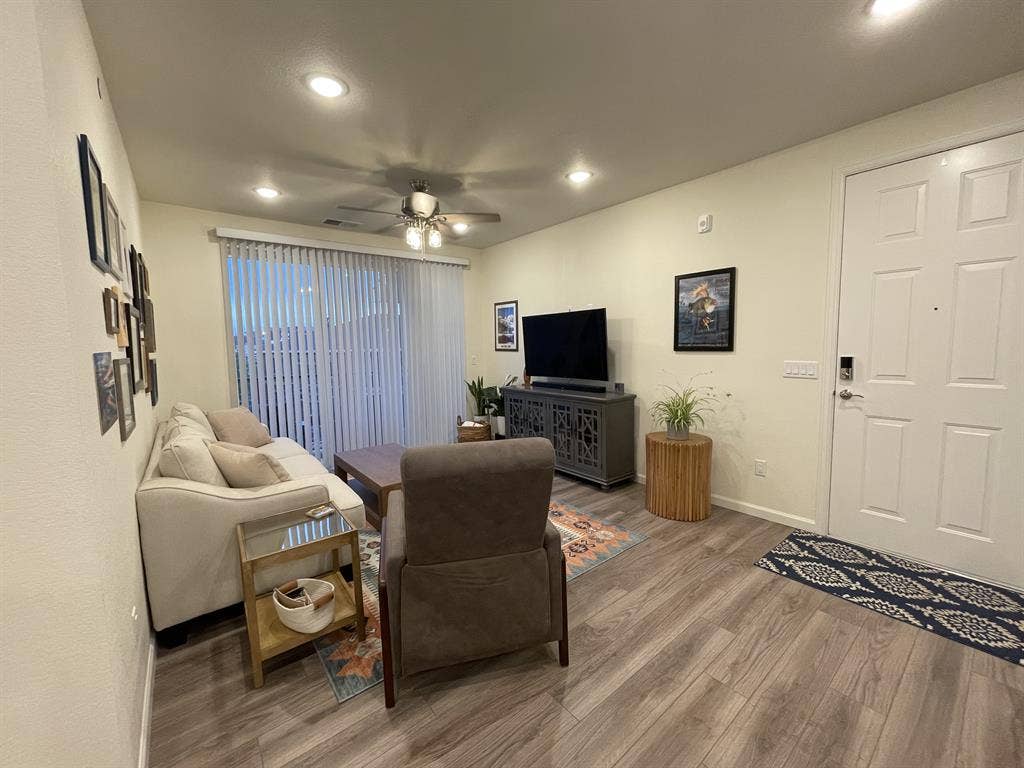 Seeking roomate in Briargate area