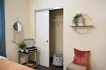 1 Bedroom / 1 Bathroom