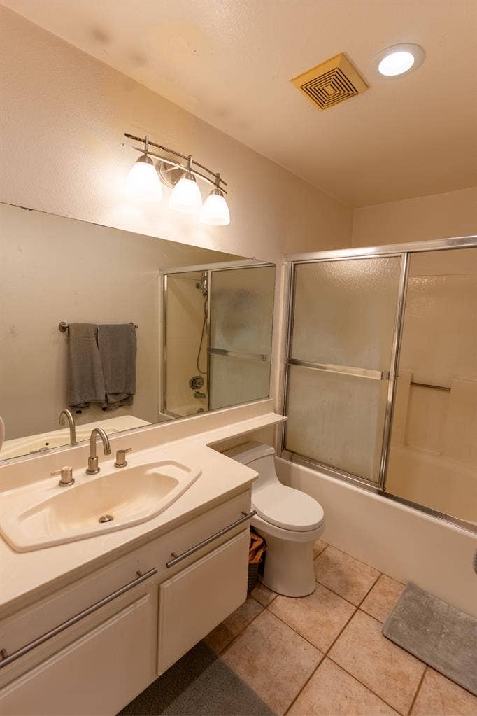 UTILITIES INCLUDED LAKE FRONT RSM