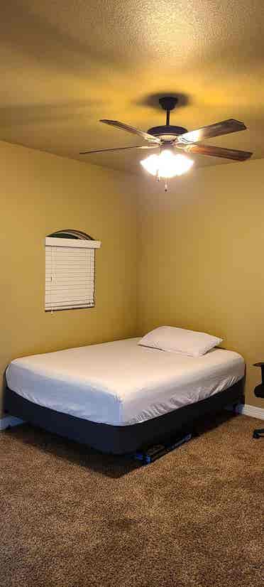 Room available in Crownridge