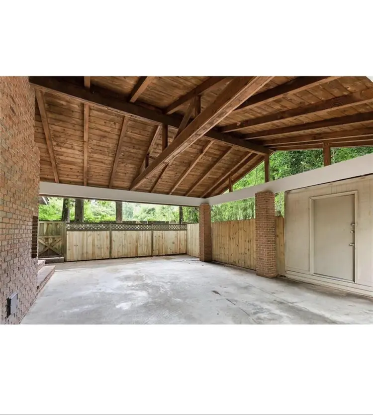 Beautiful home bedroom av