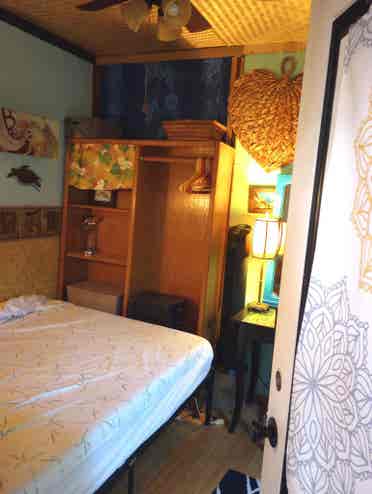 Side Priv.entryBedroom-Not in MainH