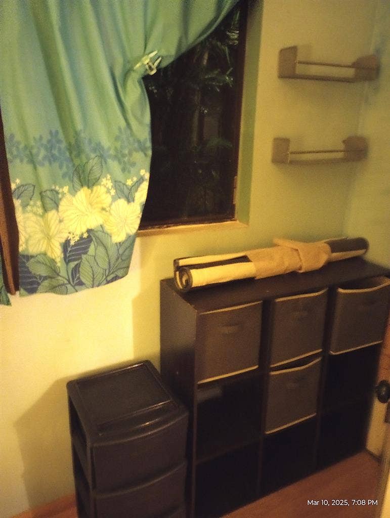 Side Priv.entryBedroom-Not in MainH