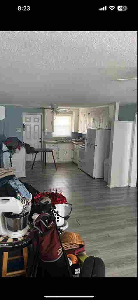 Looking for 1 roommate ASAP!