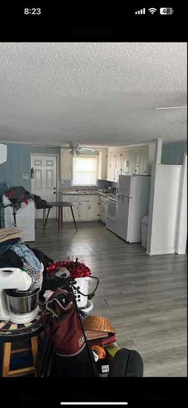 Looking for 1 roommate ASAP!