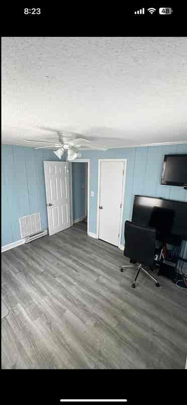 Looking for 1 roommate ASAP!