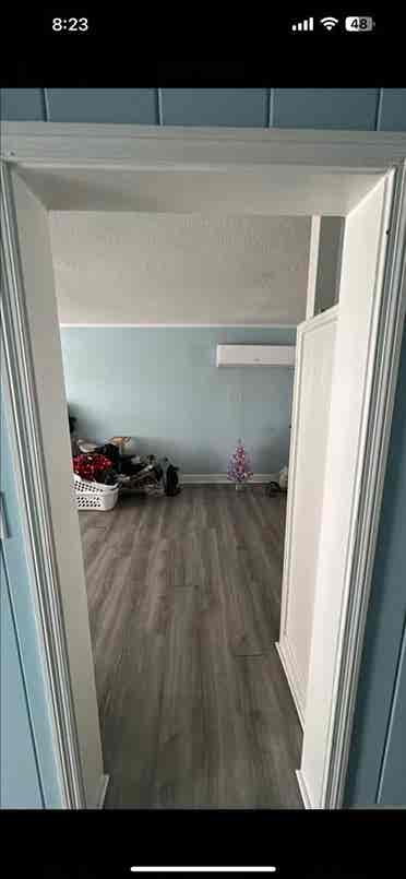 Looking for 1 roommate ASAP!