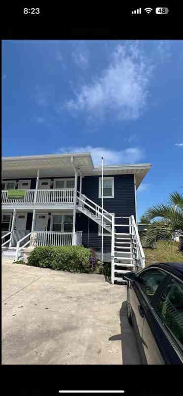 Looking for 1 roommate ASAP!