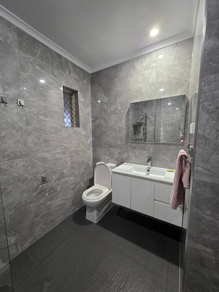 Small room near Flinders Uni