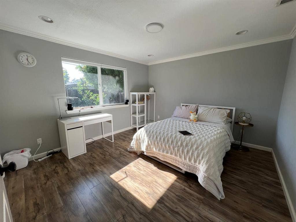 One Room Available for Sublet