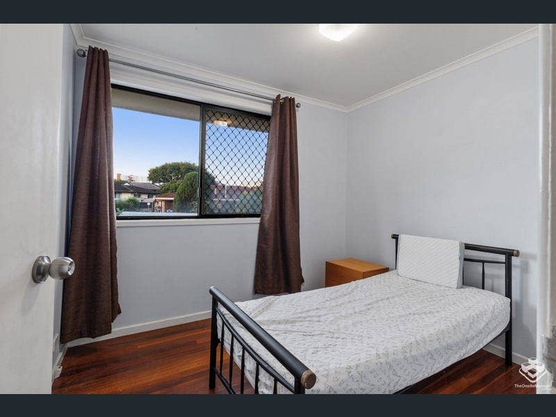 Renovated 4 bedrooms House for rent