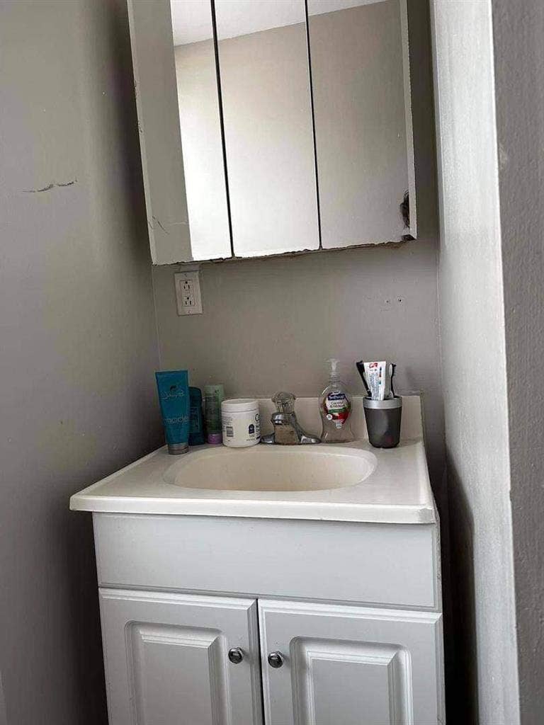 1Bd Apartment/ Utilities Included