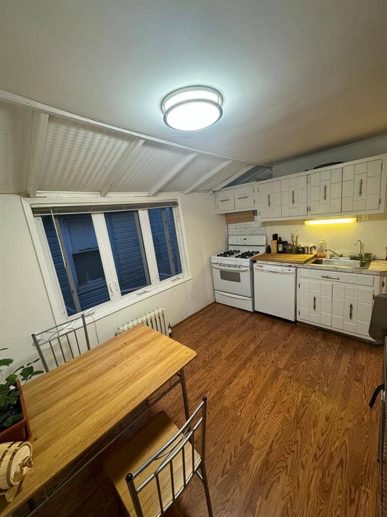 Large private room available JUNE 1