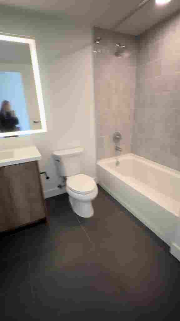 Looking for roommate
